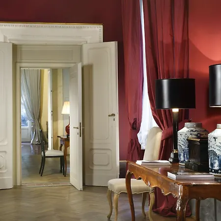 Al Palazzo Del Marchese Di Camugliano Residenza D'epoca