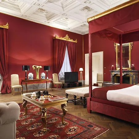 Al Palazzo Del Marchese Di Camugliano Residenza D'epoca Hotel 4*