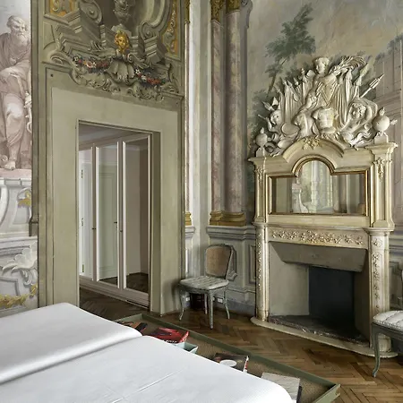 Al Palazzo Del Marchese Di Camugliano Residenza D'epoca