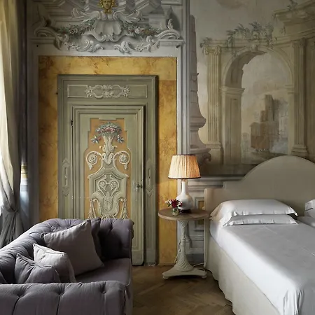 Hotel Al Palazzo Del Marchese Di Camugliano Residenza D'epoca 4*