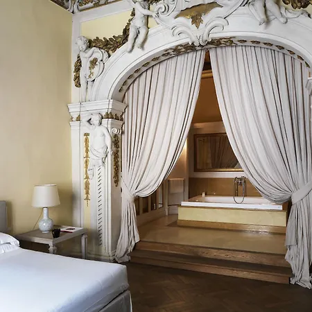 Al Palazzo Del Marchese Di Camugliano Residenza D'epoca Hotel Florenz