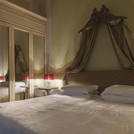 Al Palazzo Del Marchese Di Camugliano Residenza D'epoca 4* Florenz