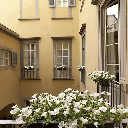 Al Palazzo Del Marchese Di Camugliano Residenza D'epoca