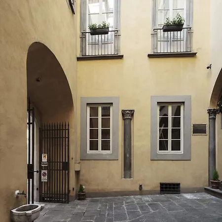Al Palazzo Del Marchese Di Camugliano Residenza D'epoca Florenz