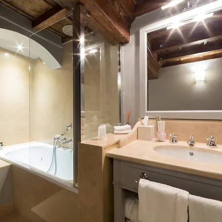 Al Palazzo Del Marchese Di Camugliano Residenza D'epoca 4* Florenz