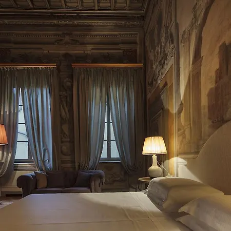 Al Palazzo Del Marchese Di Camugliano Residenza D'epoca Hotel 4*