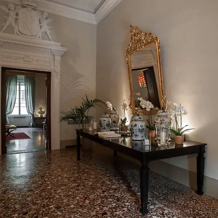 Hotel Al Palazzo Del Marchese Di Camugliano Residenza D'epoca 4*