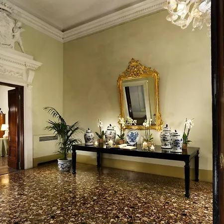 Al Palazzo Del Marchese Di Camugliano Residenza D'epoca 4* Florence