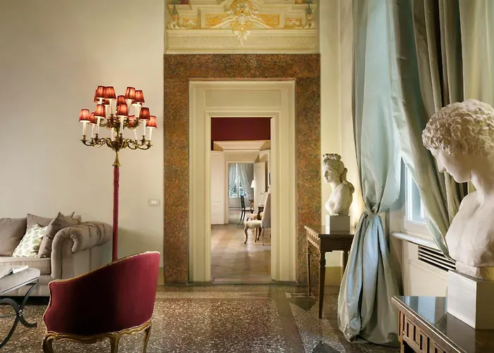 Al Palazzo Del Marchese Di Camugliano Residenza D'epoca Florence